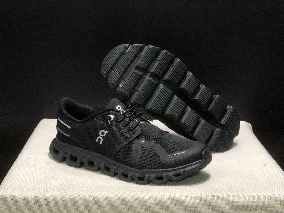 On Cloud 6 Black Sneakers