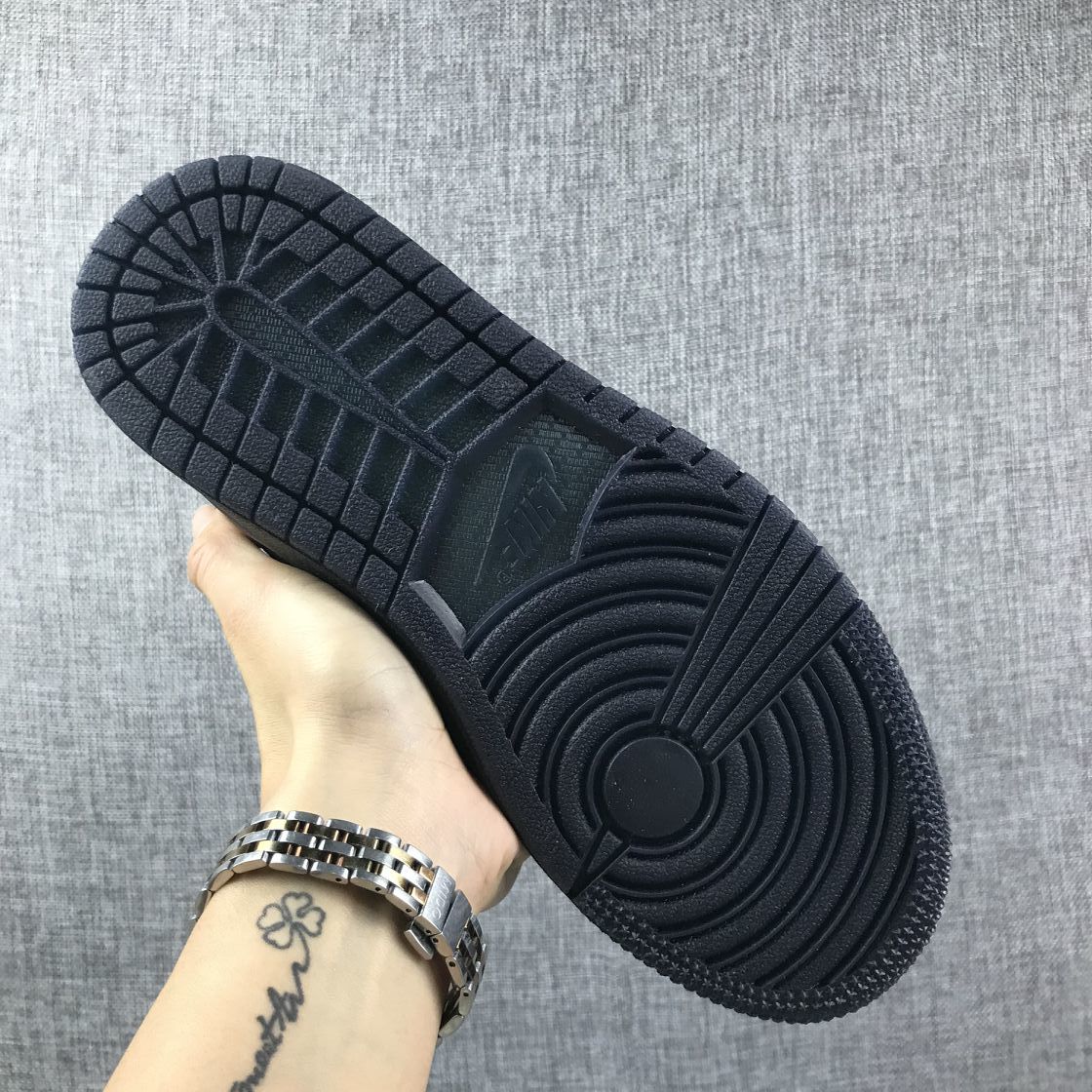 Air Jordan 1 Retro High Black Rose Sneakers