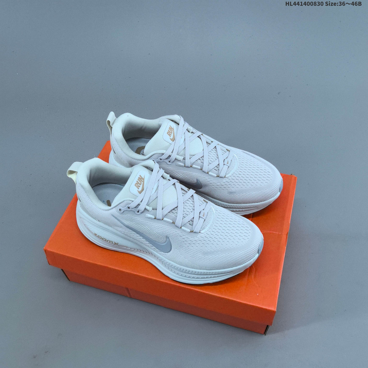 Nike Vomero 18 Running Shoes