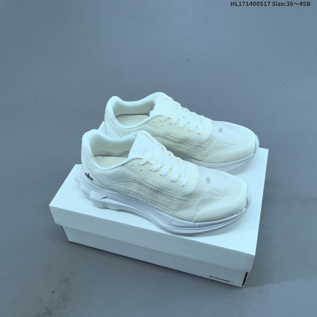 Alo Yoga Alo Runner Low-Top Sneakers