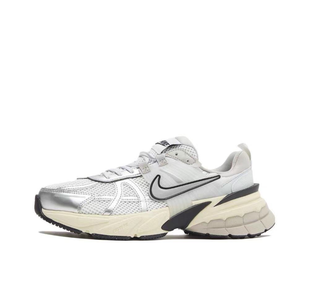 Nike FD0736-100 White Sneakers