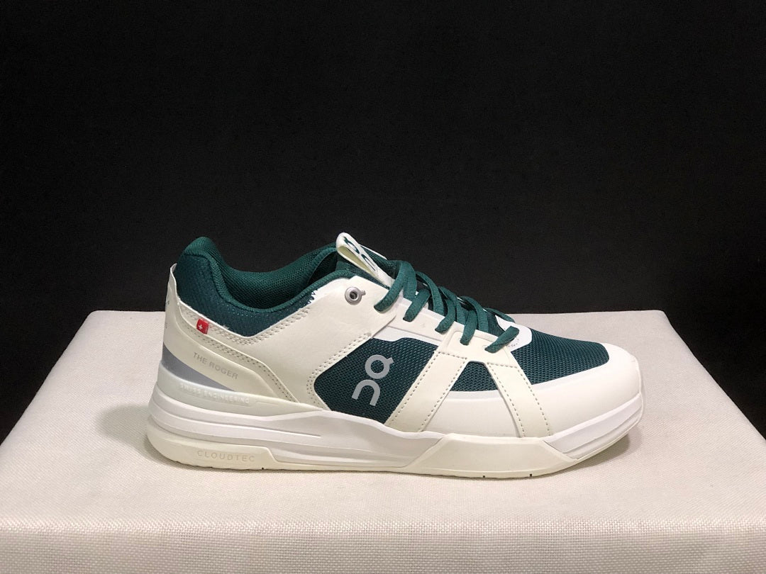 On The Roger Clubhouse Pro Sneakers White Dark Green