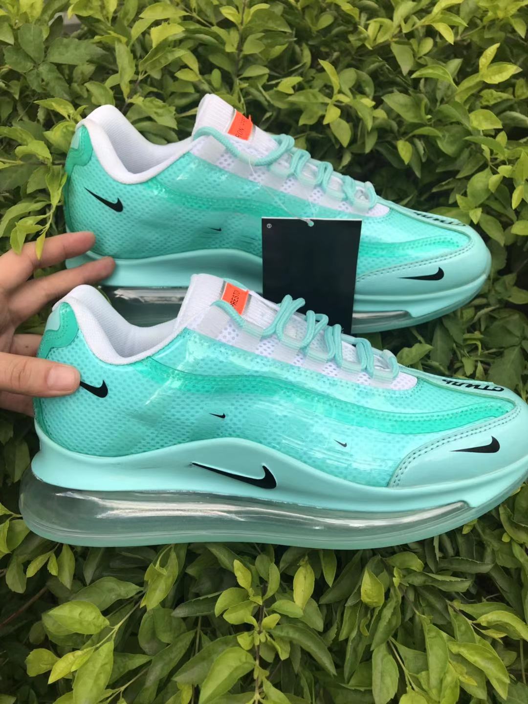 Nike Air Max 720 Sneakers in Mint Green