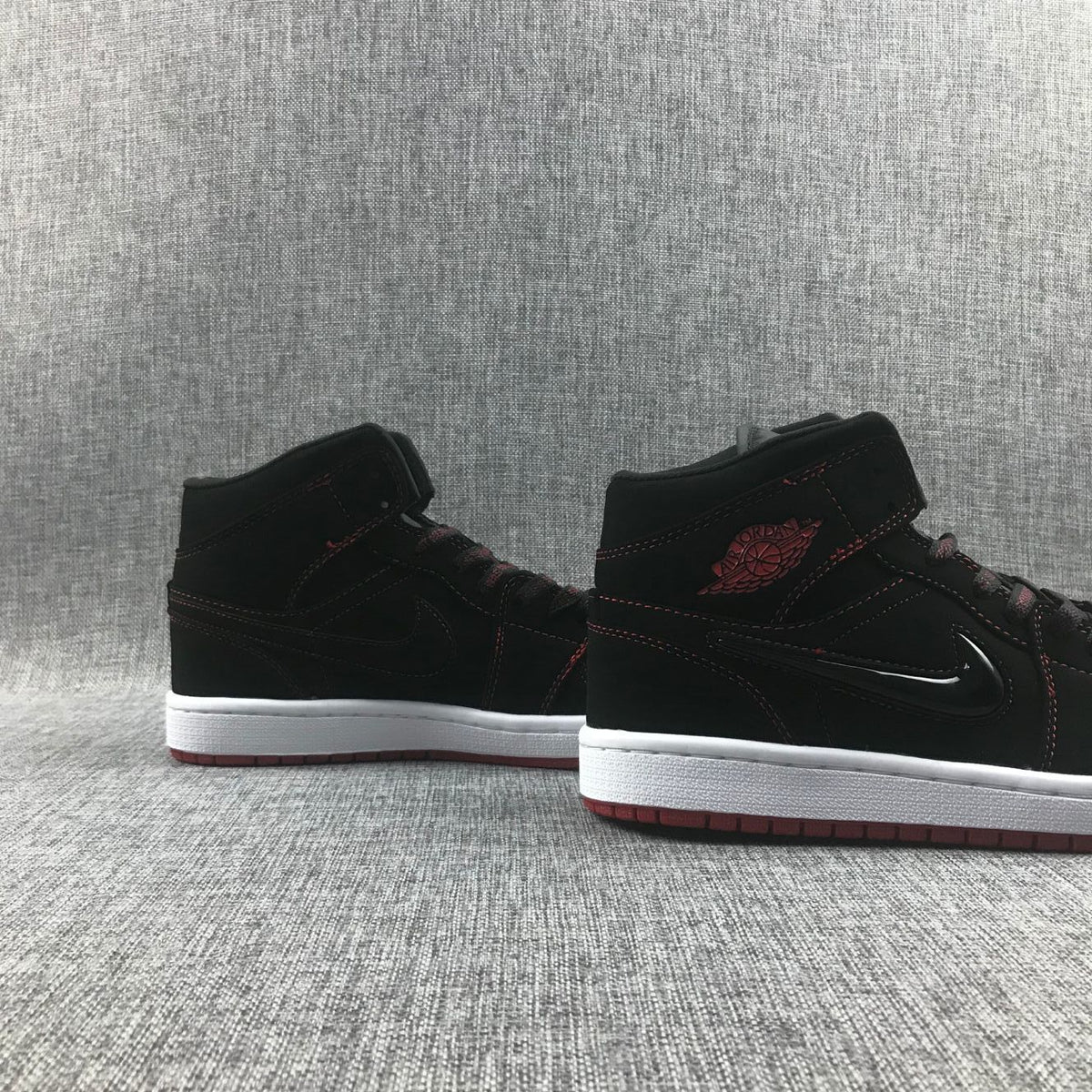 Jordan Air Jordan 1 Mid Sneakers Black Red CK5665-062
