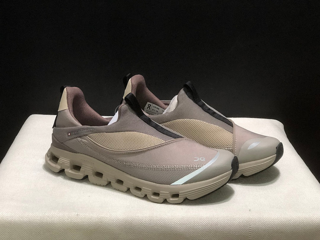 On Cloud X 4 Coast Sneakers in Light Grey and Beige