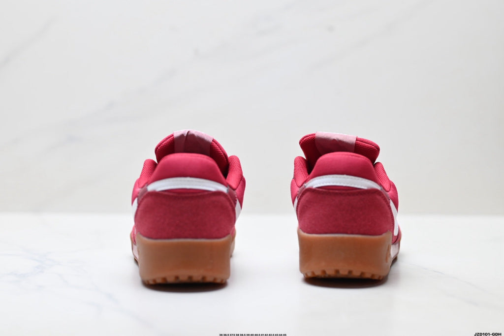 Nike Terra Manta Sneakers in Pink and Brown