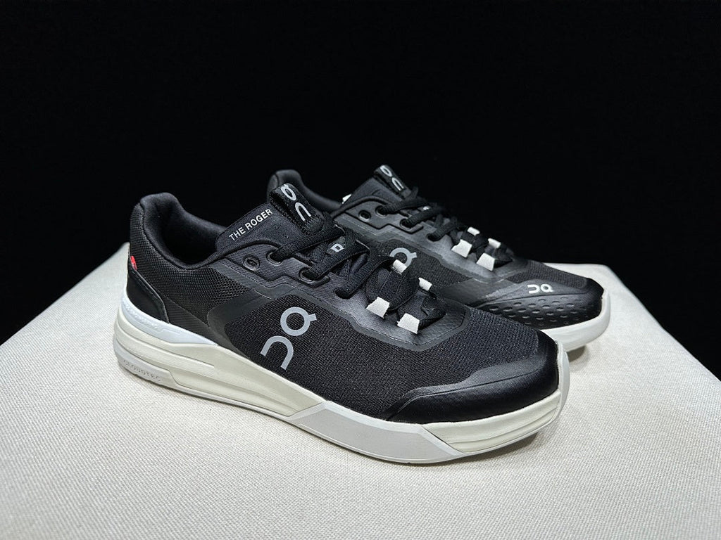 On THE ROGER Clubhouse Pro Tennis Sneakers Black and White