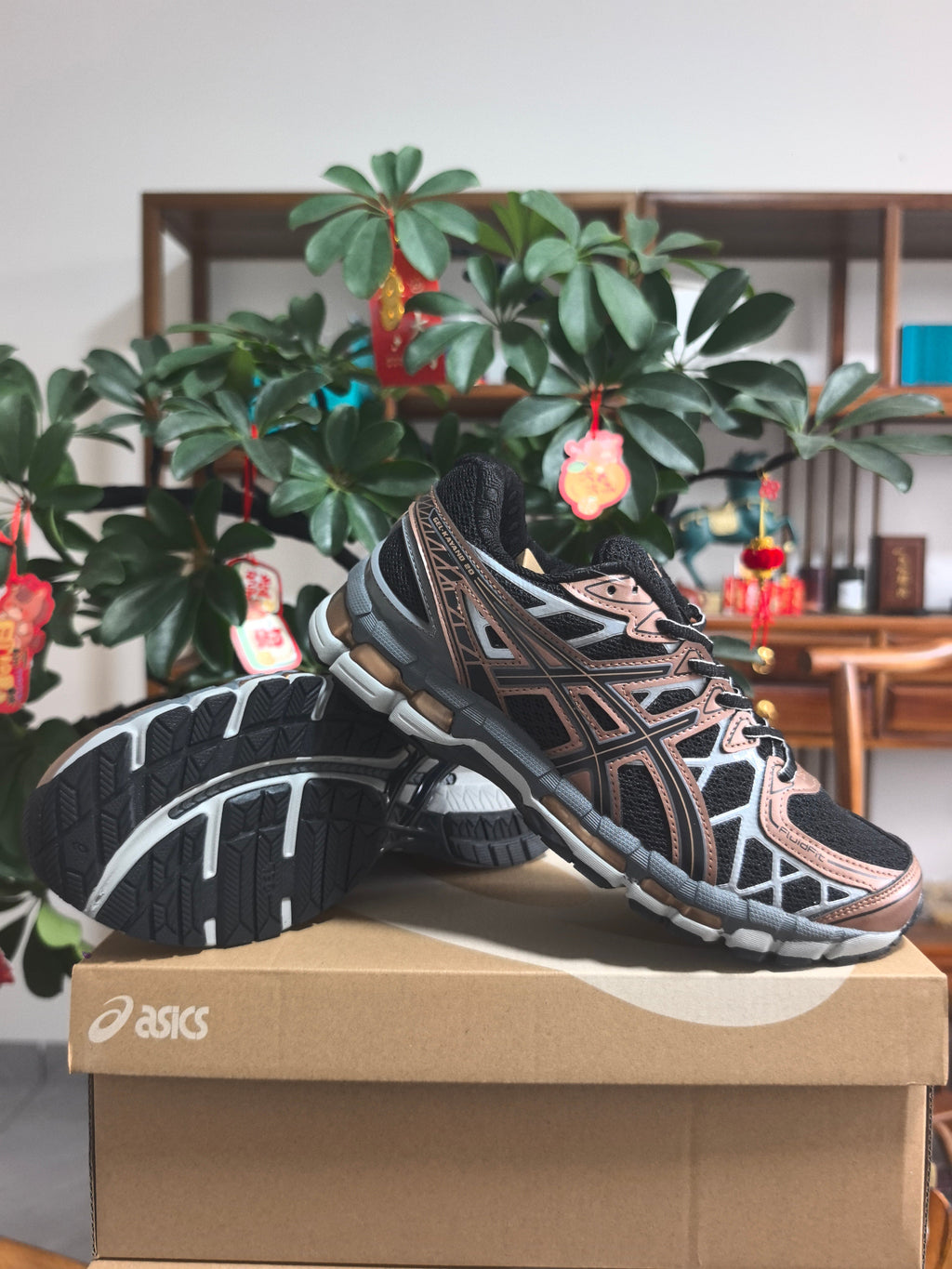 ASICS GEL-KAYANO 20 Black and Pale Pink Sneakers