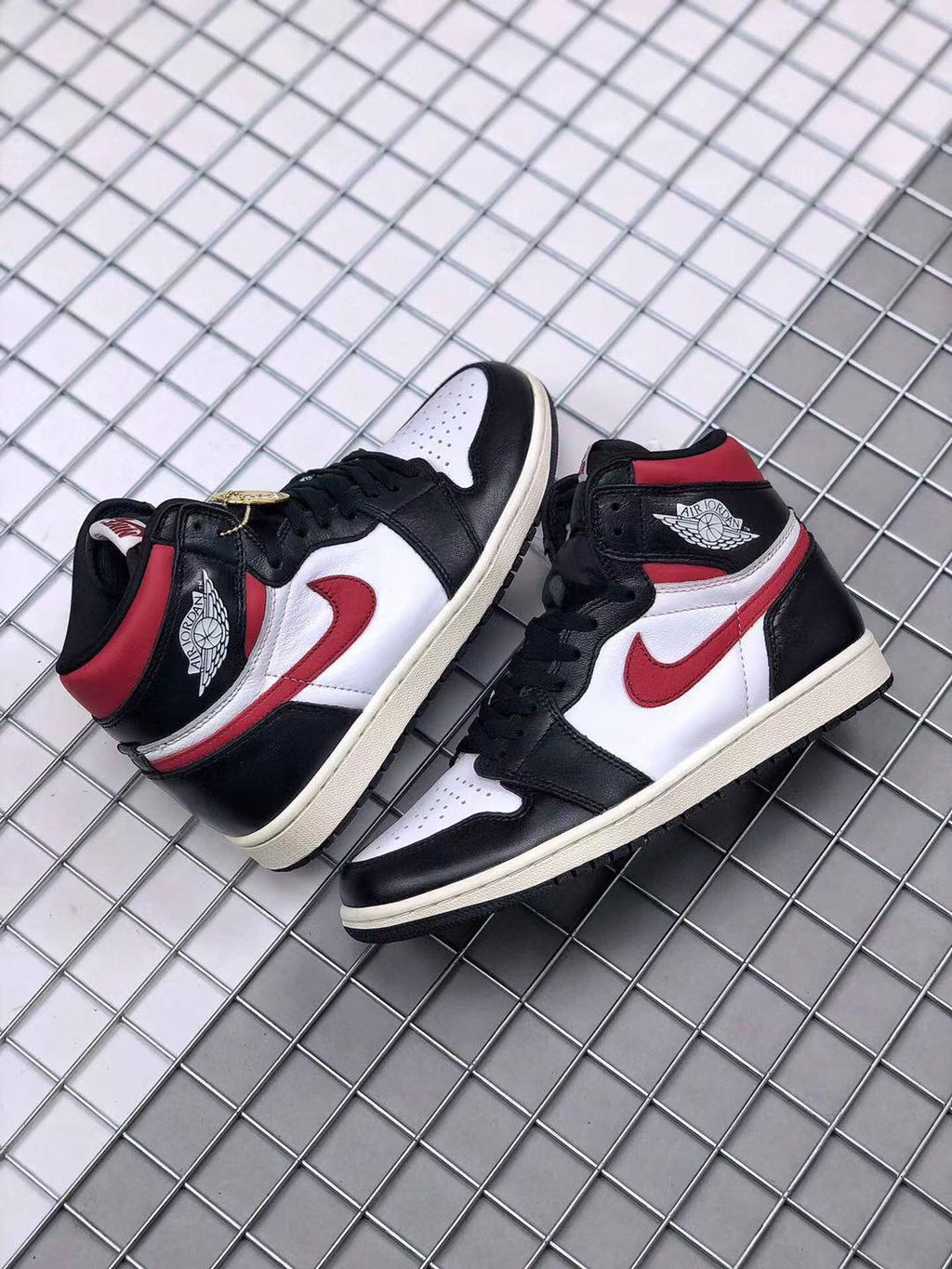 Air Jordan 1 Retro High OG Gym Red Sneakers