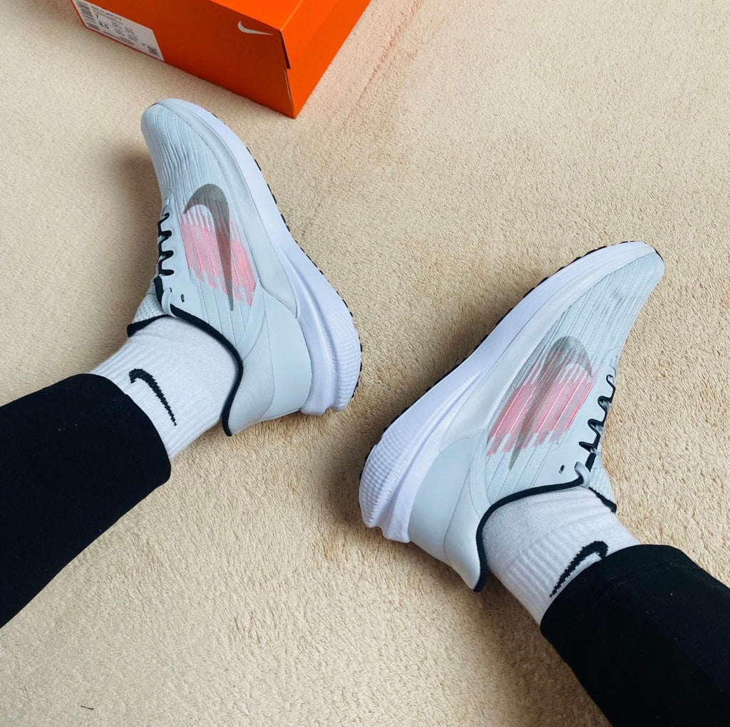 Nike Air Winflo 9 Running Shoes White and Pink DD6203-009