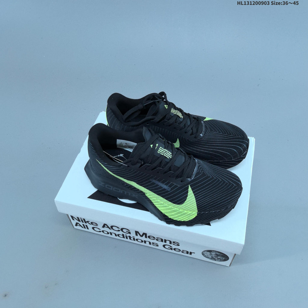 Nike ACG Mountain Fly Sneakers