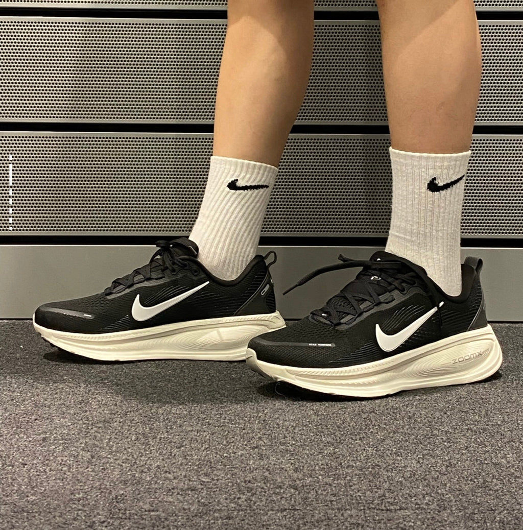 Nike Vomero 18 Running Shoes Black White HM6803-007