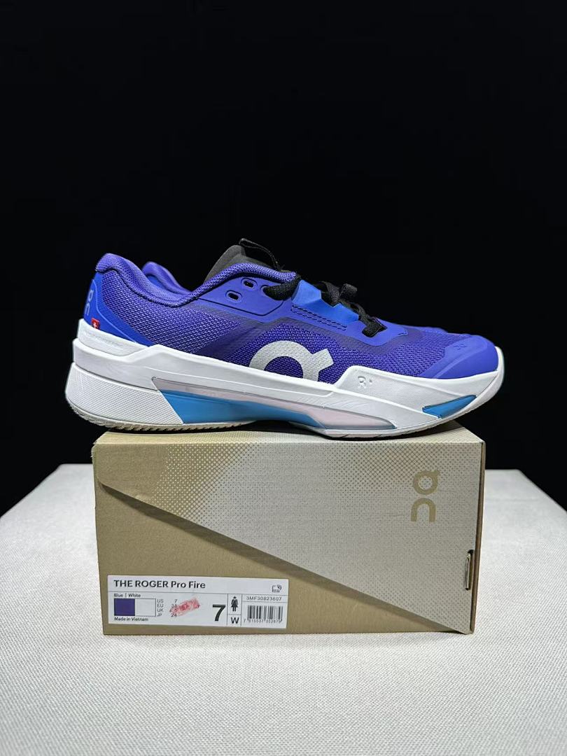 On The Roger Pro Fire Clay Tennis Shoes Blue