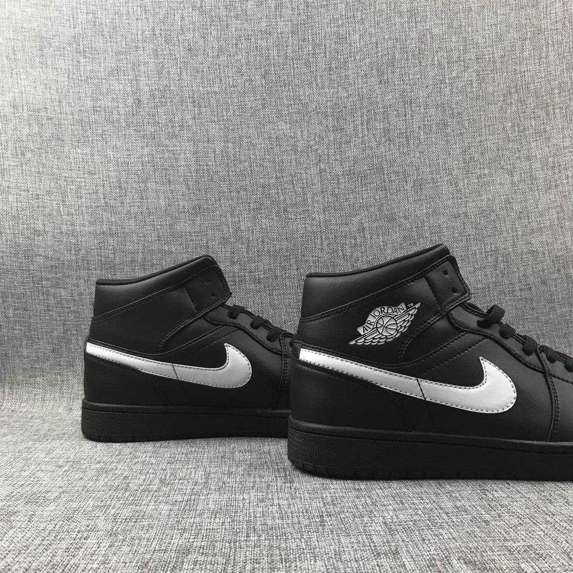 Air Jordan 1 Mid Black White Sneakers 554724-049
