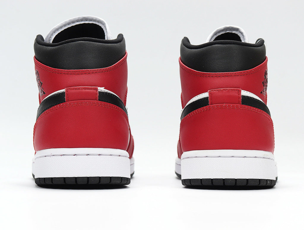 Air Jordan 1 High Chicago Red White Black Sneakers 554724-069