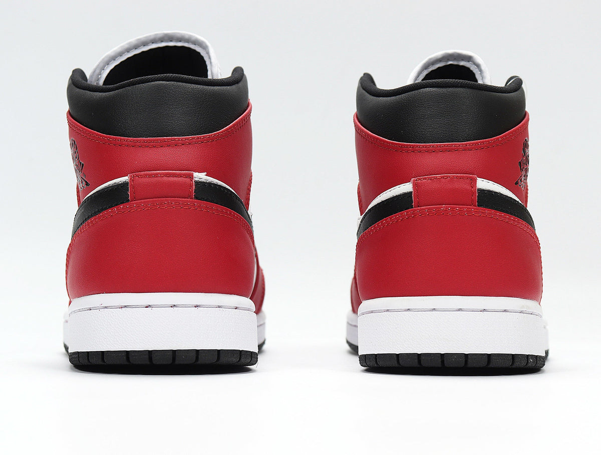 Air Jordan 1 High Chicago Red White Black Sneakers 554724-069