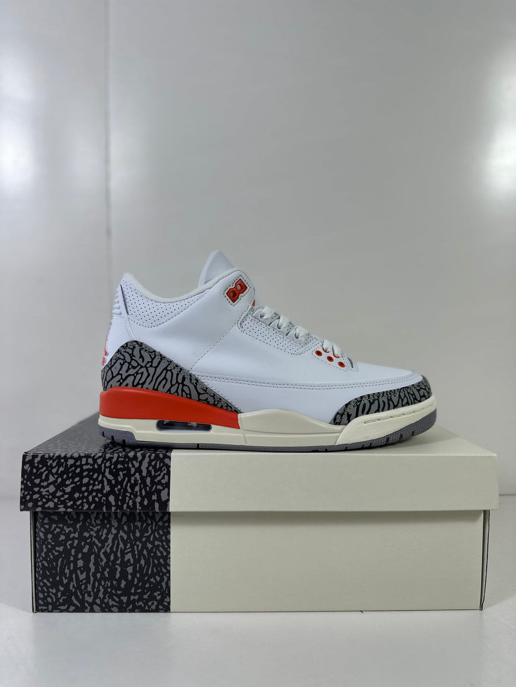 Jordan Air Jordan 3 Retro WMNS Georgia Peach Sneakers
