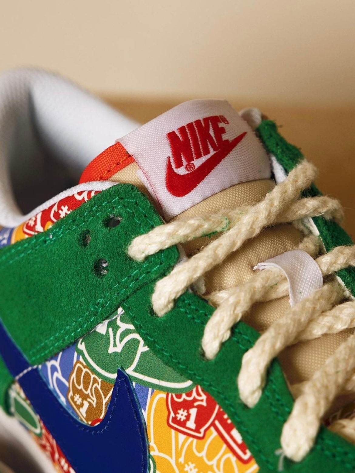 Nike SB Dunk Low Foam Finger Sneakers DZ5184-300