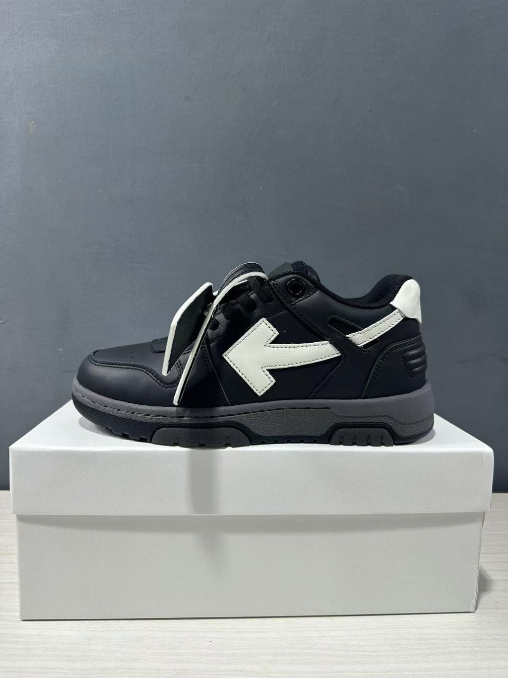 Off-White Out Of Office Low-Top Sneakers Black White OWIA189C99LEA0061001