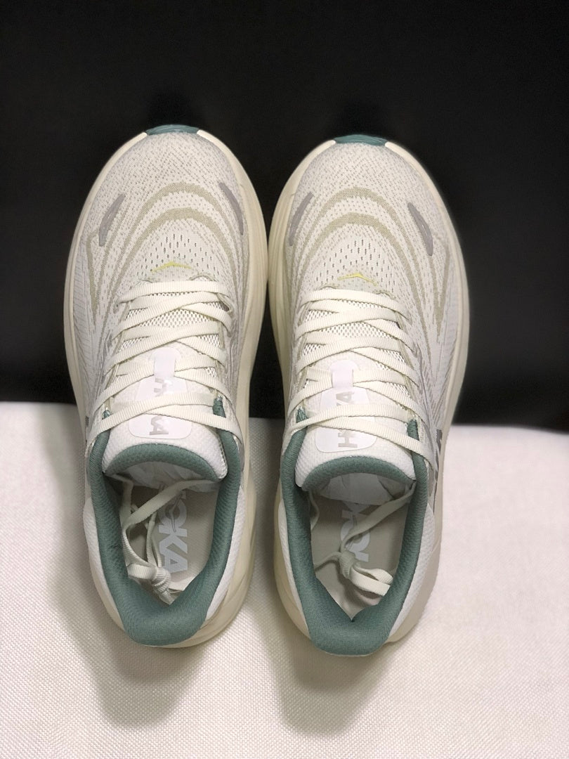 HOKA Arahi 8 Running Shoes in Cream and Sage