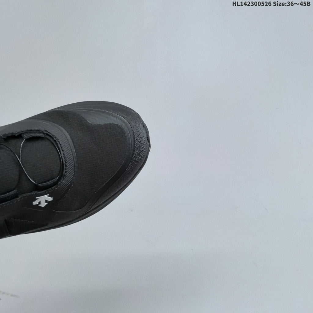 Descente LAVITATE 3.0 WIRE GTX Black Low-Top Sneakers