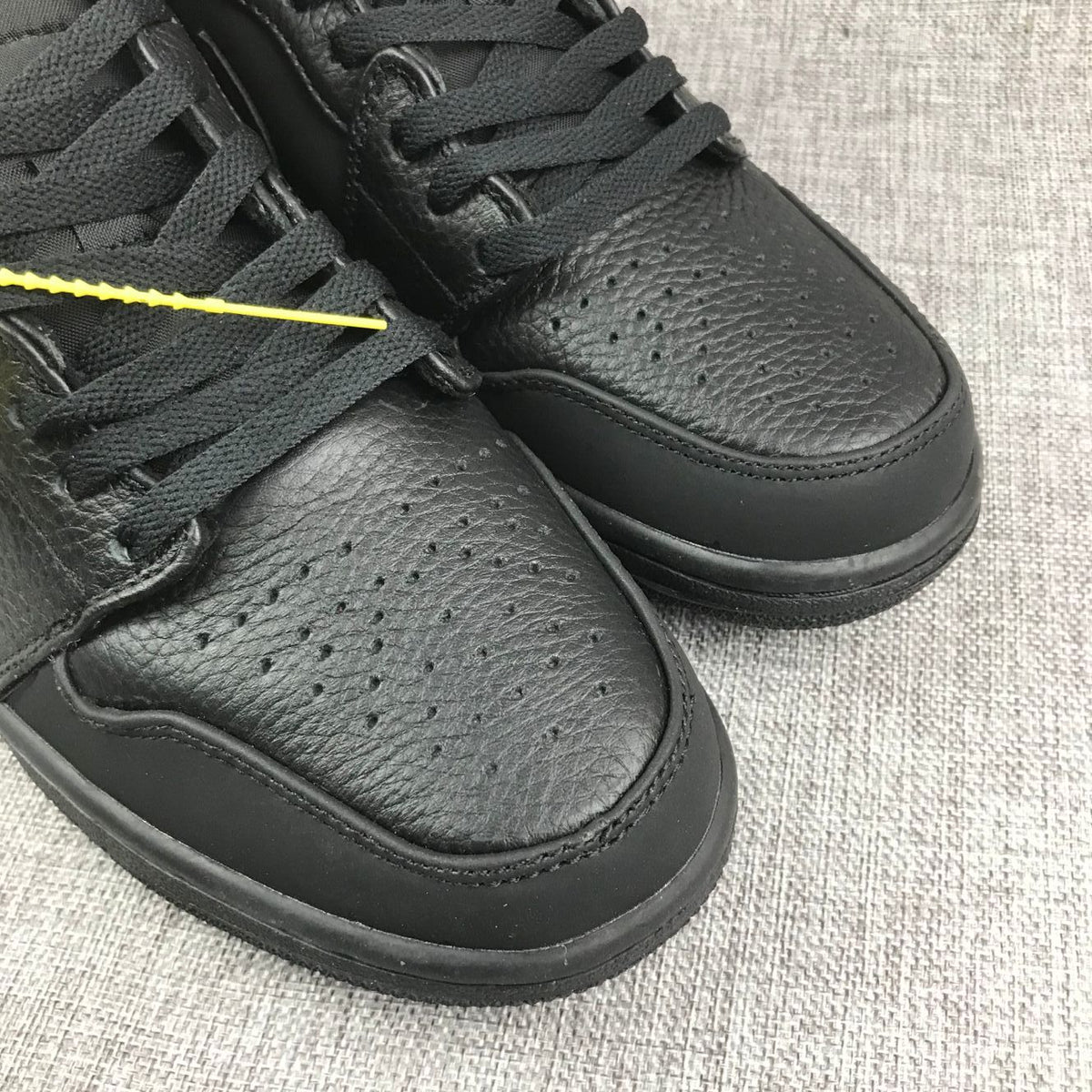 Air Jordan 1 Mid Sneakers, Black