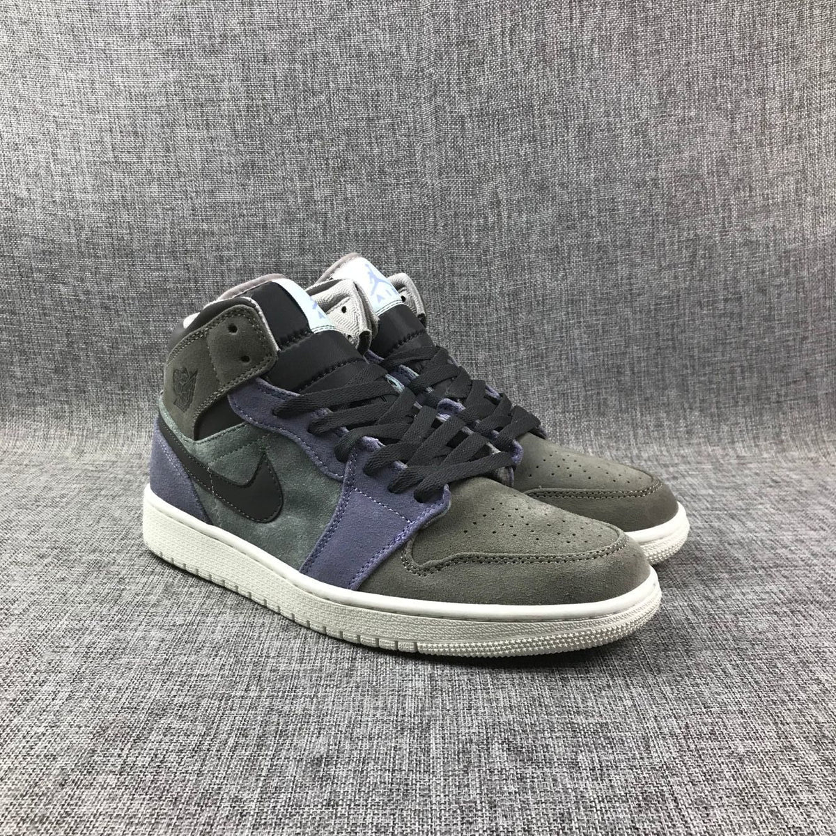 Jordan 1 Mid SE Sneakers Grey Purple 852842-203