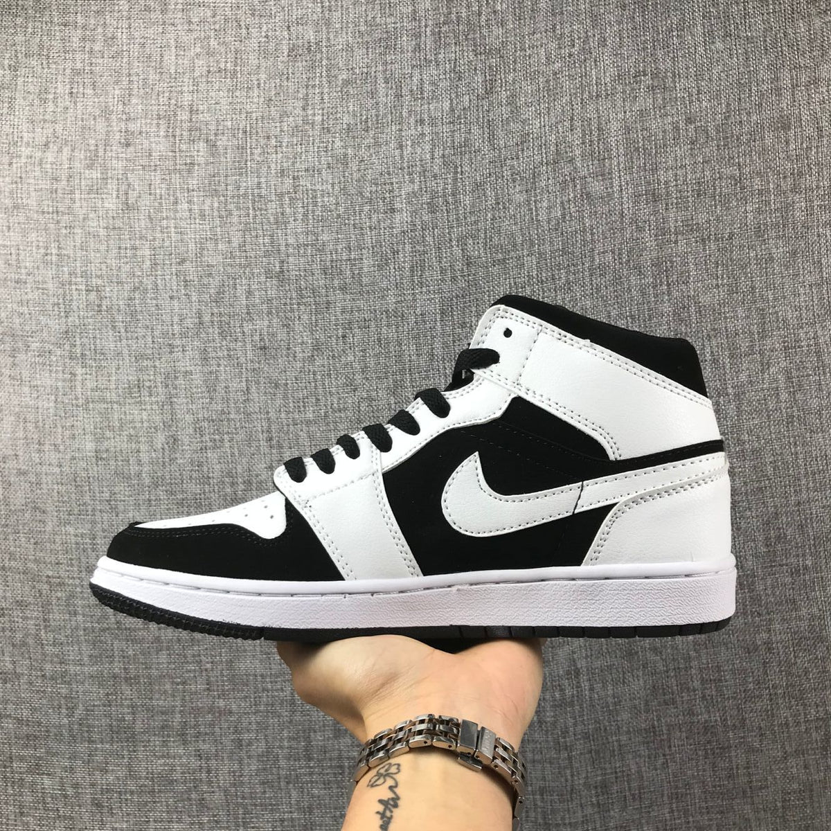 Jordan Air Jordan 1 Mid Black White Sneakers 554724-113
