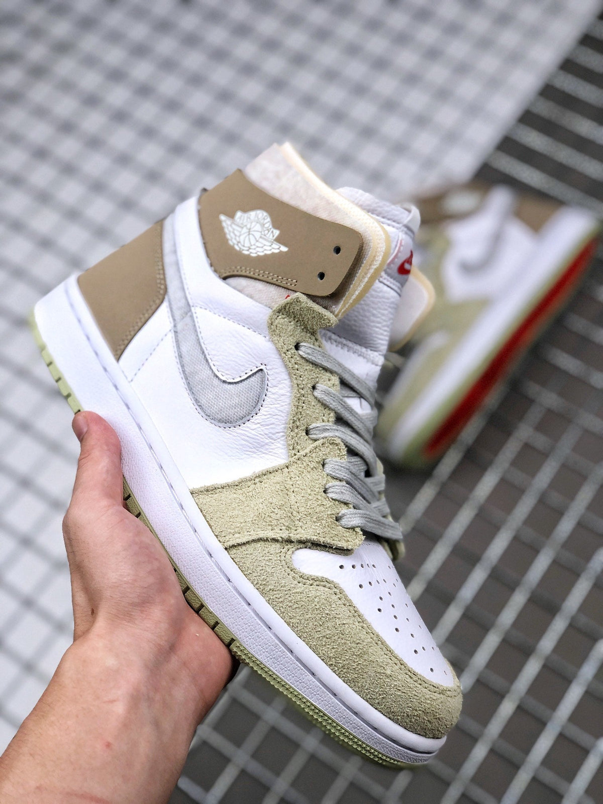 Jordan 1 Zoom CMFT Olive Aura Sneakers CT0979-102
