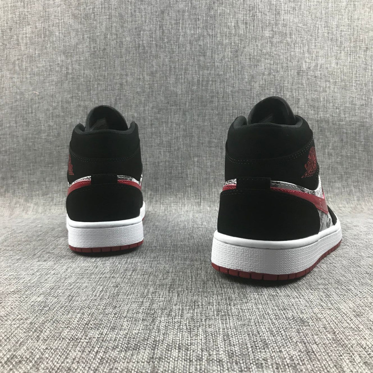 Air Jordan 1 Mid Black Red Sneakers 852542-061