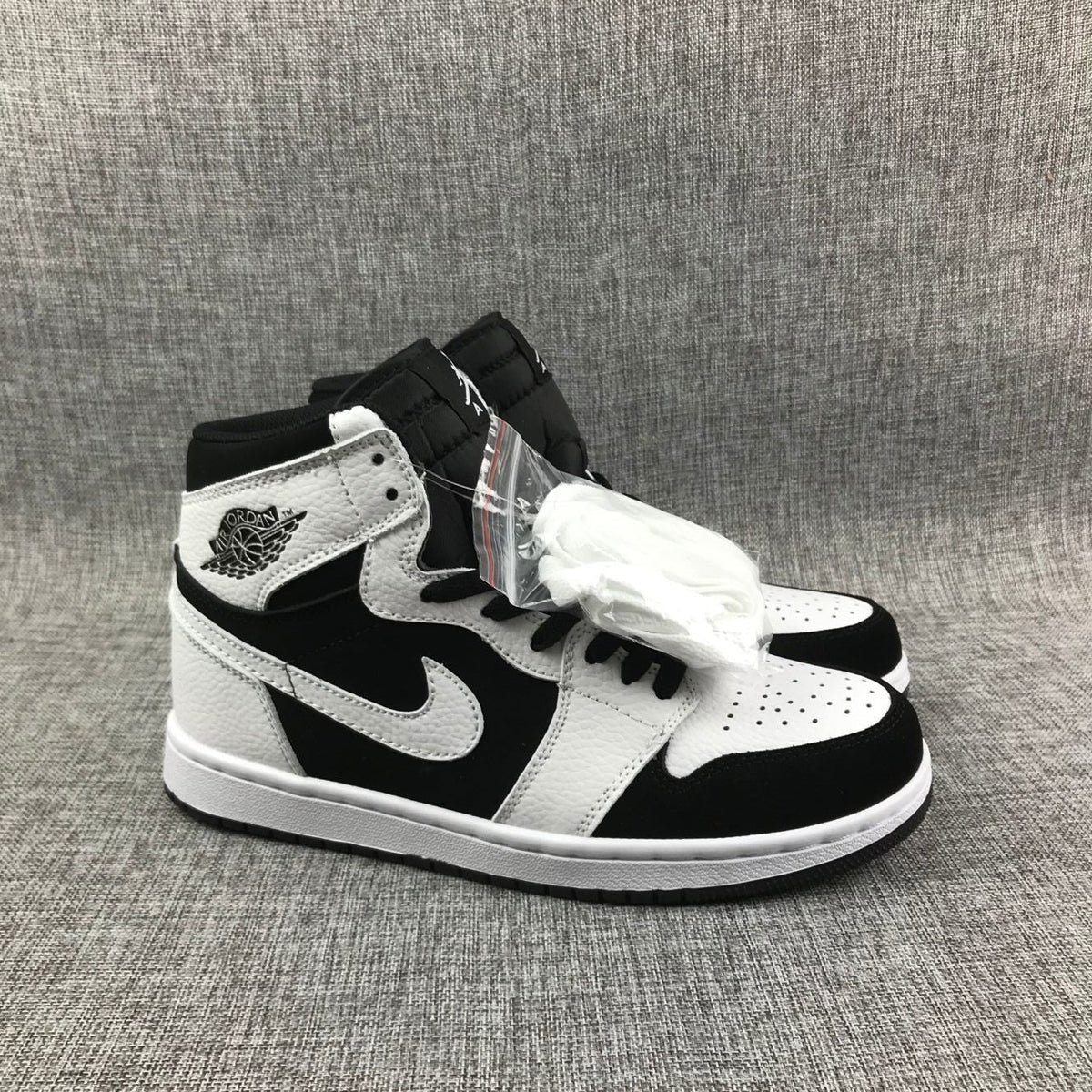 Air Jordan 1 High Black and White Sneakers 554724-113