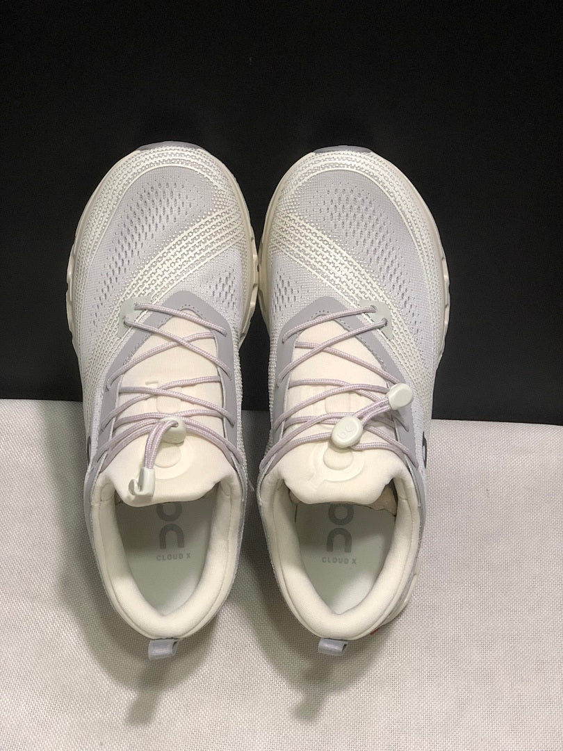 On Cloud X Z5 Sneakers in Ice Cream