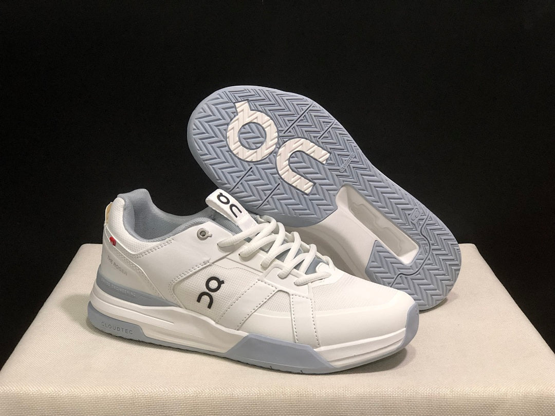 On The Roger Clubhouse Pro Tennis Shoes White Grey