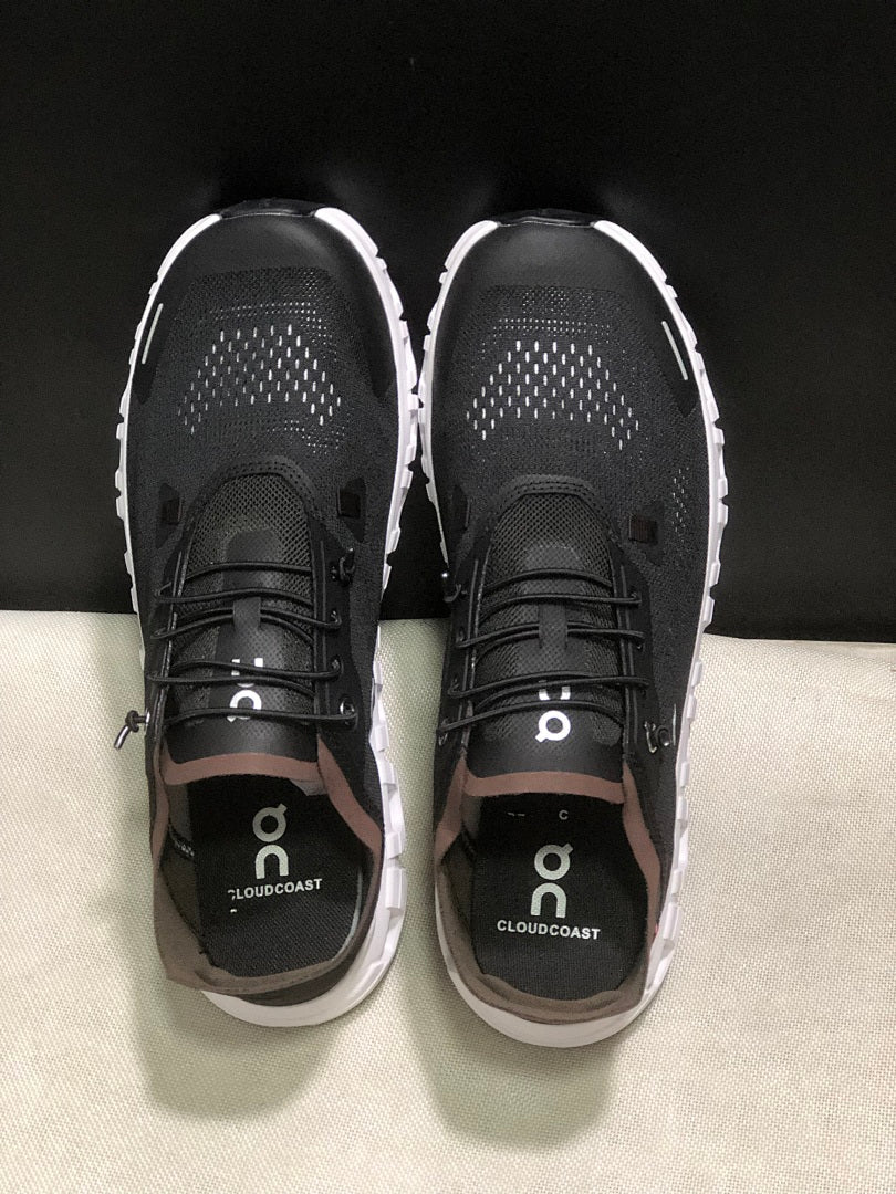 On Cloud 6 Coast Sneakers in Black and Brown