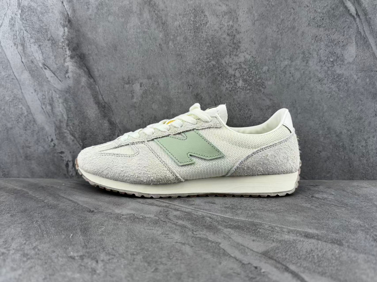 New Balance Low-Top Sneakers in Cream and Light Gray