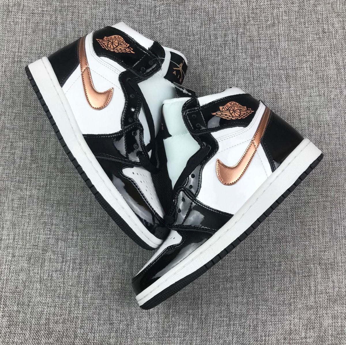 Air Jordan 1 Mid Black White Metallic Gold Sneakers 852542-007