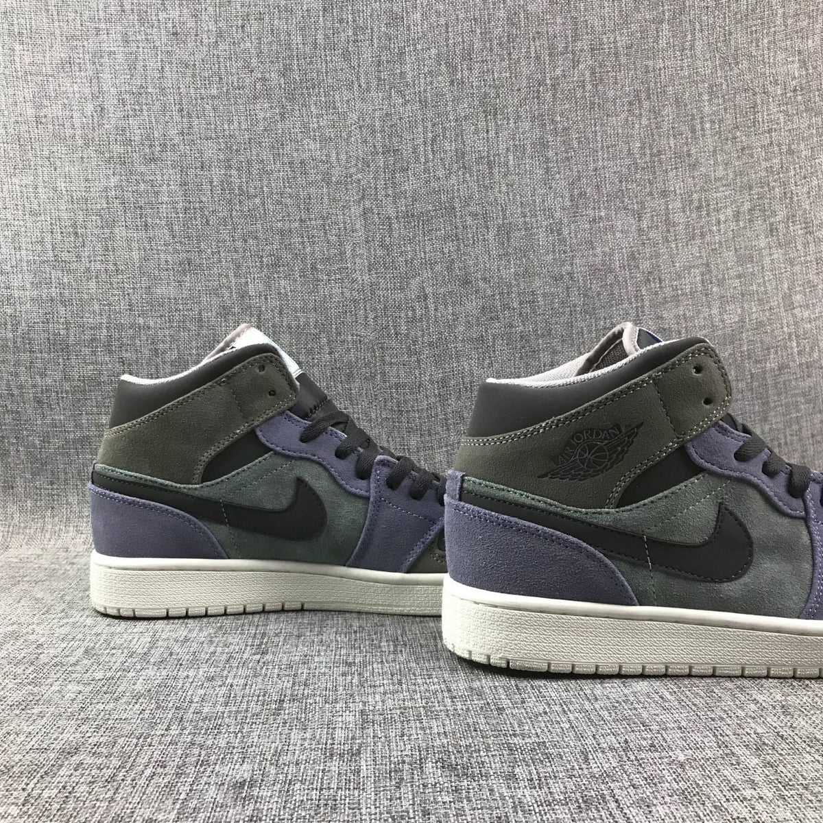 Jordan 1 Mid SE Sneakers Grey Purple 852842-203