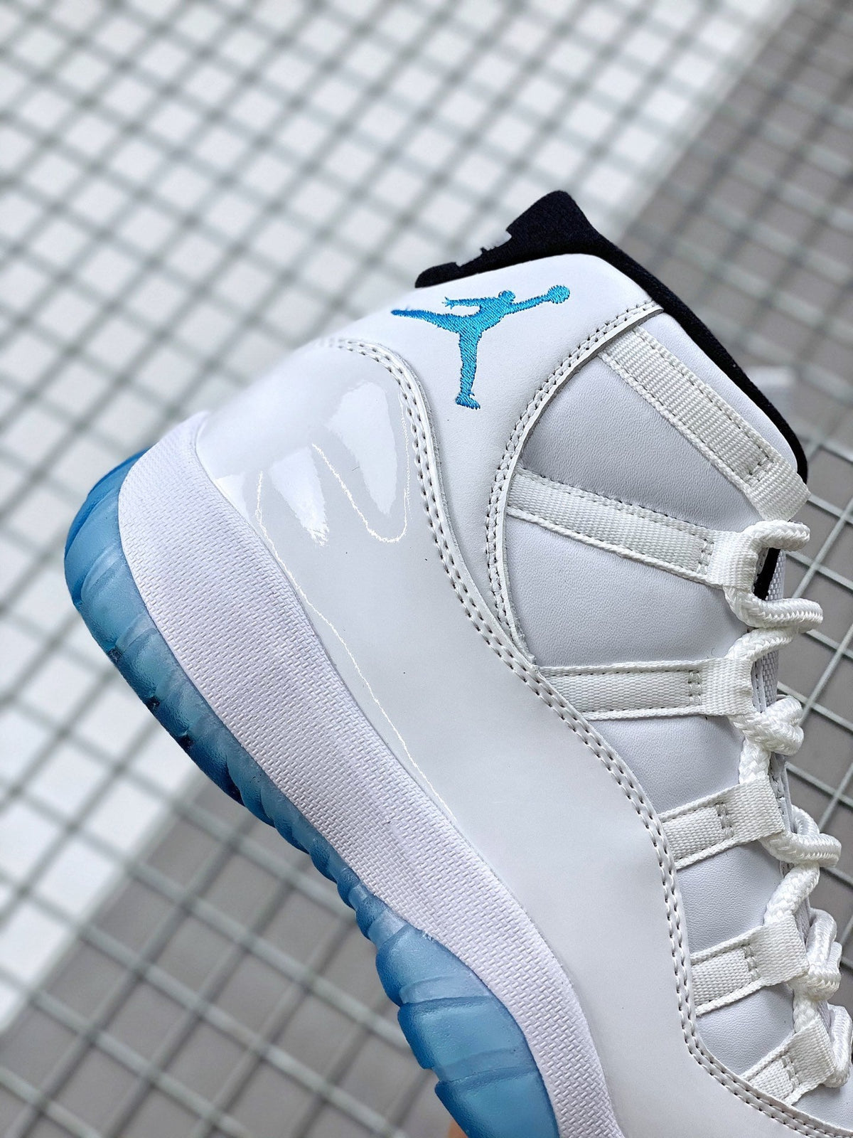 Jordan 11 Legend Blue Sneakers White Blue 378037-117