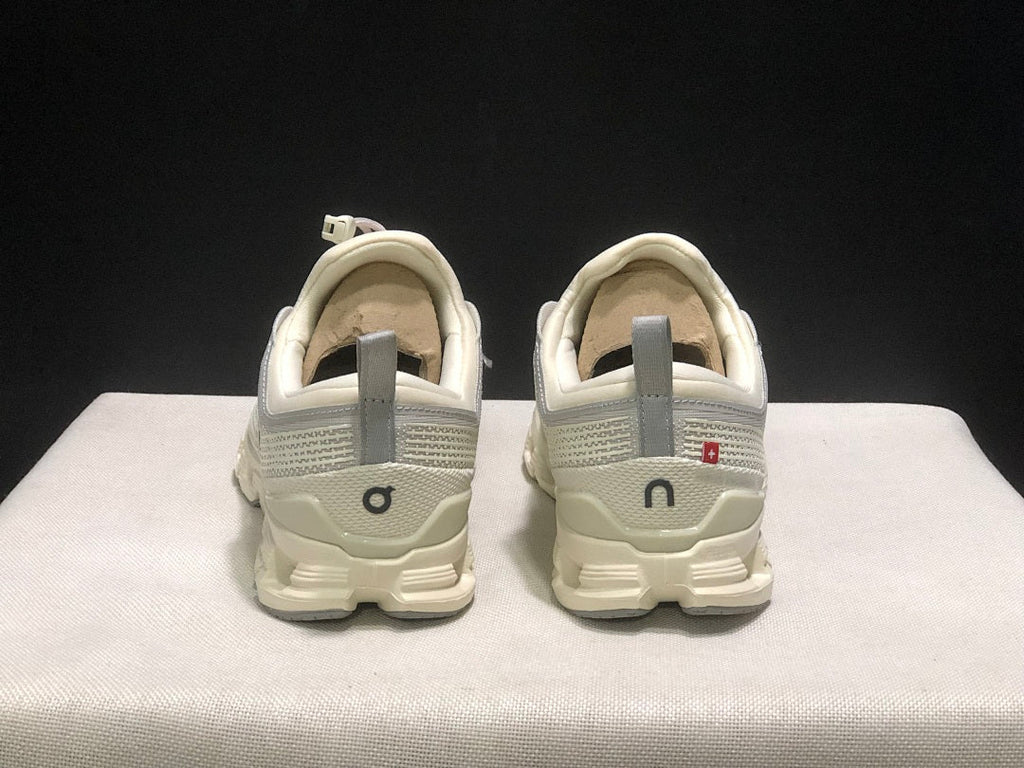 On Cloud X Z5 Sneakers in Ice Cream