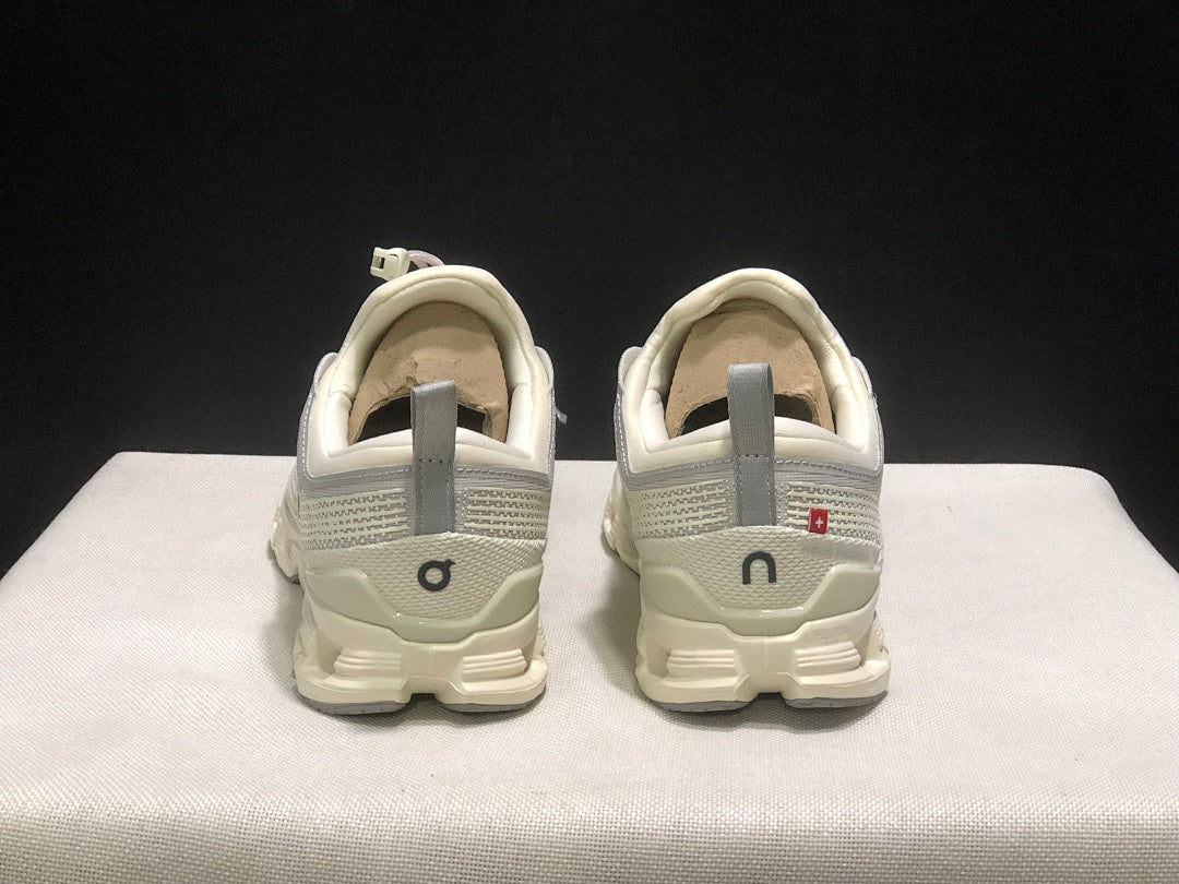 On Cloud X Z5 Sneakers in Ice Cream