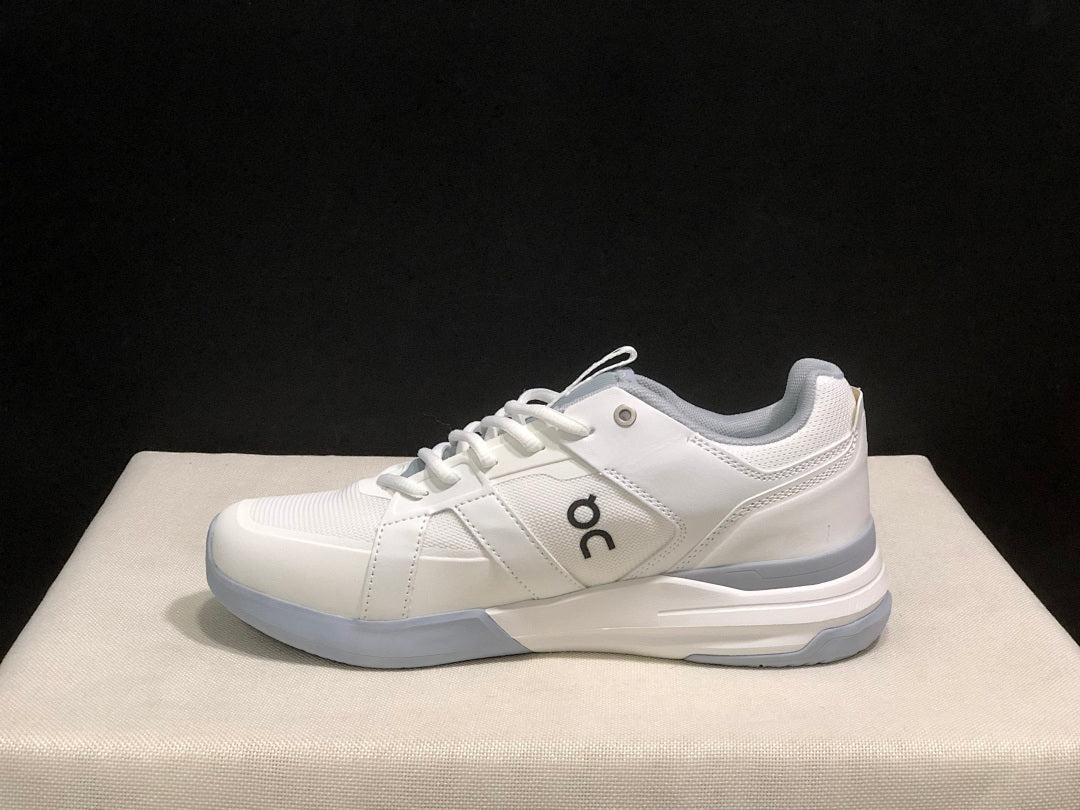 On The Roger Clubhouse Pro Tennis Shoes White Grey