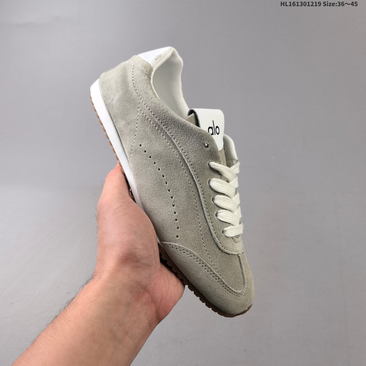 Alo Yoga Sunset Sneaker Low-Top in Gray