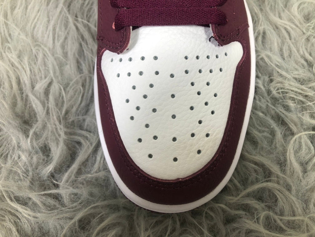 Nike Air Jordan 1 Retro High OG Bordeaux Sneakers 555088-611