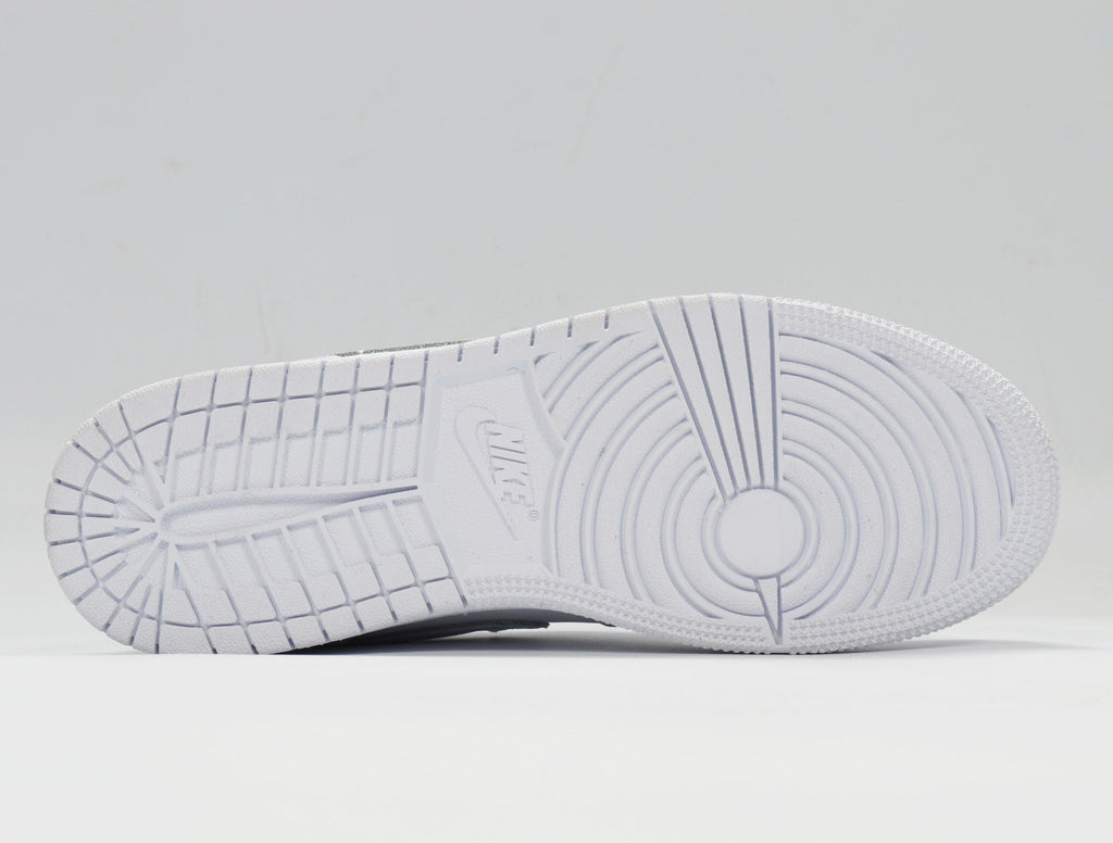 Jordan Air Jordan 1 Low White and Pink Sneakers