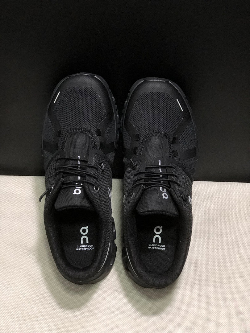 On Cloud 6 Black Sneakers