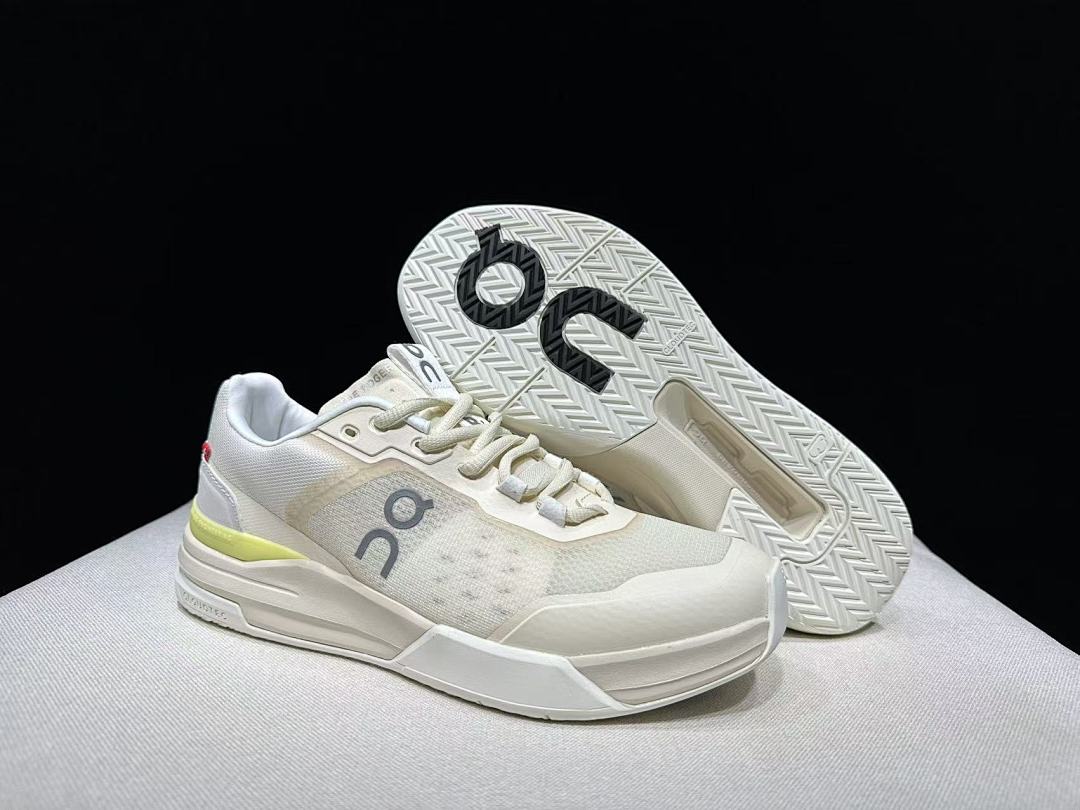 On The Roger Advantage Pro Tennis Sneakers Cream