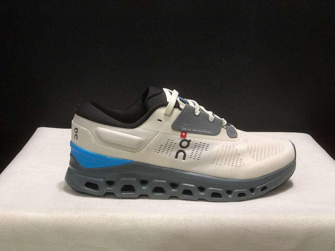 On Cloudstratus 3 Running Shoes in Cream and Gray